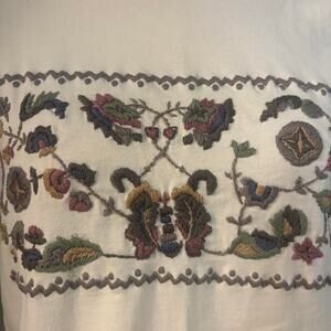 Vintage Embroidered Floral Long Sleeve – Cottagecore Cozy Top (M)